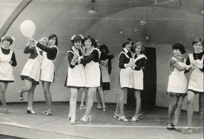 1978 год. Ученицы 10 класса на эстраде в перекопском парке